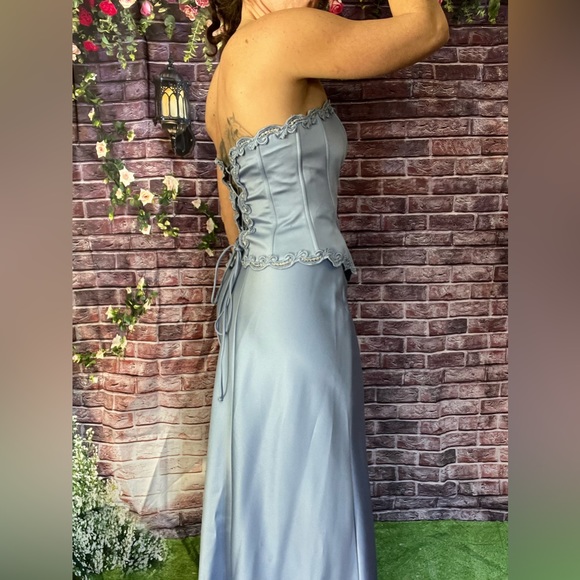 Lace-up Bodice and Silk Skirt (2 piece) - Picture 2 of 3